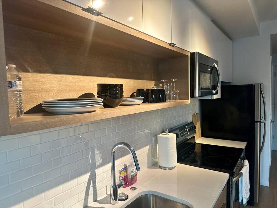 Modern Apartment Downtown Tacoma Near The Convention Center, Free Netflix , King Size Bed & Futon Sofa Bed , Ac, Great Amenities Rooftop, Self-Check-In Exterior photo
