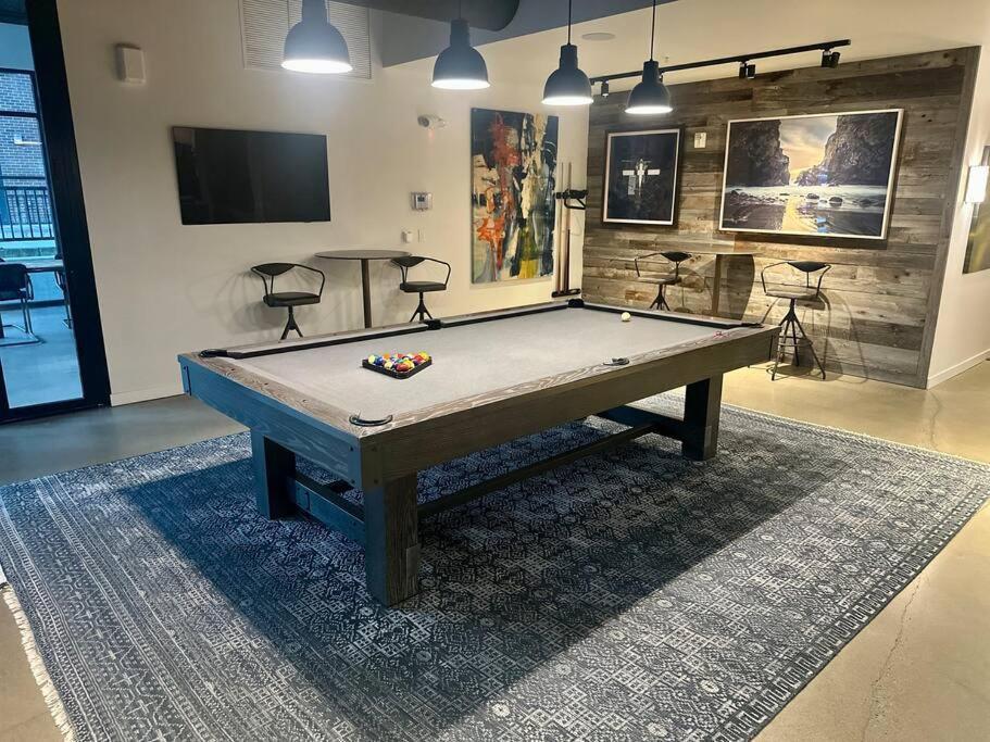 Modern Apartment Downtown Tacoma Near The Convention Center, Free Netflix , King Size Bed & Futon Sofa Bed , Ac, Great Amenities Rooftop, Self-Check-In Exterior photo