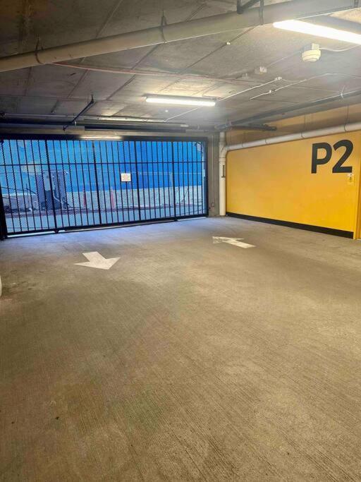 Modern Apartment Downtown Tacoma Near The Convention Center, Free Netflix , King Size Bed & Futon Sofa Bed , Ac, Great Amenities Rooftop, Self-Check-In Exterior photo