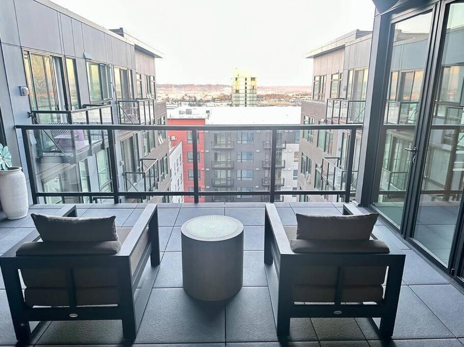 Modern Apartment Downtown Tacoma Near The Convention Center, Free Netflix , King Size Bed & Futon Sofa Bed , Ac, Great Amenities Rooftop, Self-Check-In Exterior photo