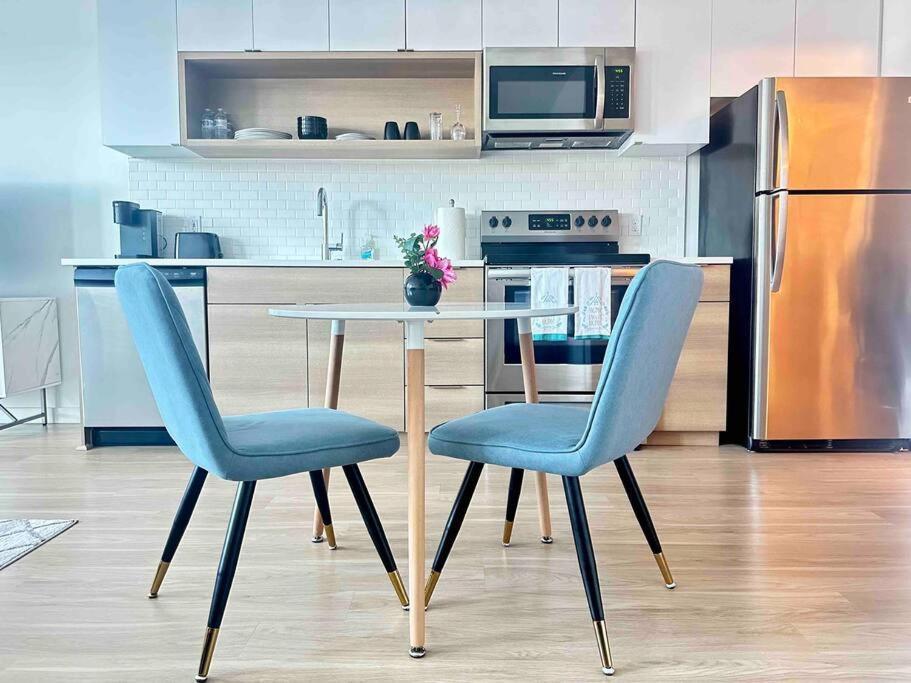 Modern Apartment Downtown Tacoma Near The Convention Center, Free Netflix , King Size Bed & Futon Sofa Bed , Ac, Great Amenities Rooftop, Self-Check-In Exterior photo