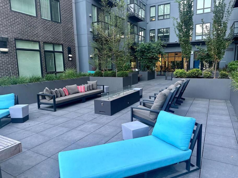 Modern Apartment Downtown Tacoma Near The Convention Center, Free Netflix , King Size Bed & Futon Sofa Bed , Ac, Great Amenities Rooftop, Self-Check-In Exterior photo